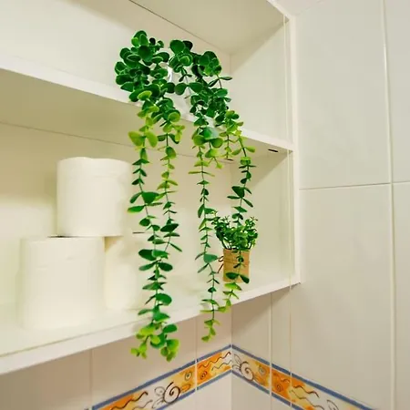 Apartment 17 - Modern 2br - Sleeps 4 *
