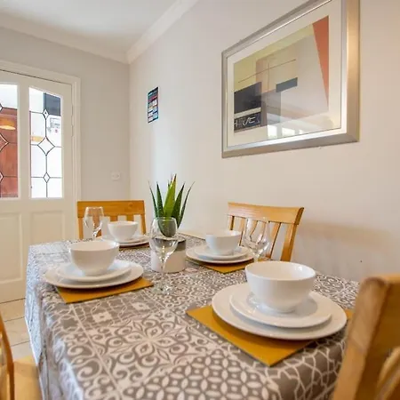 17 - Modern 2br - Sleeps 4 * Galway