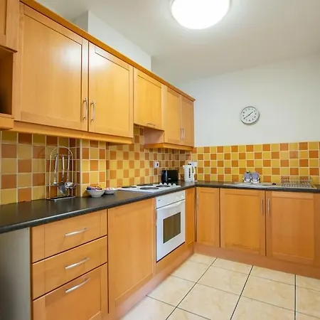 17 - Modern 2br - Sleeps 4 * Galway