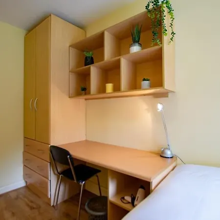 17 - Modern 2br - Sleeps 4 *
