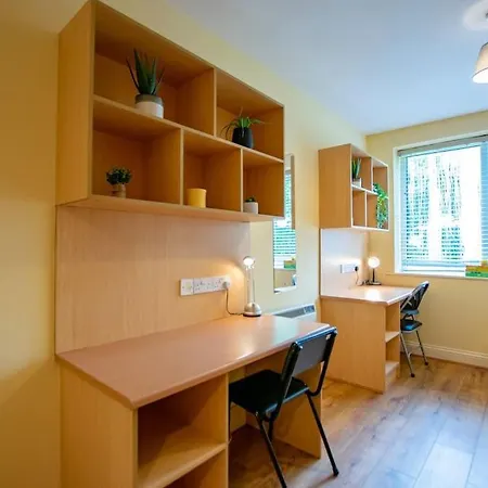 17 - Spacious 2 Bed With Parking Appartement