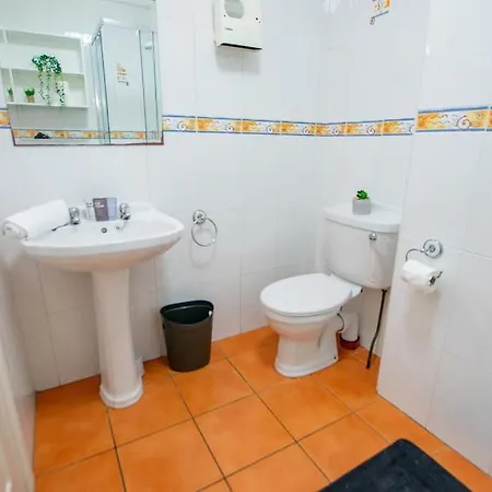 17 - Modern 2br - Sleeps 4 Galway