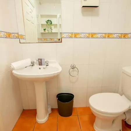 17 - Spacious 2 Bed With Parking * Galway