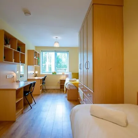 Appartement 17 - Spacious 2 Bed With Parking