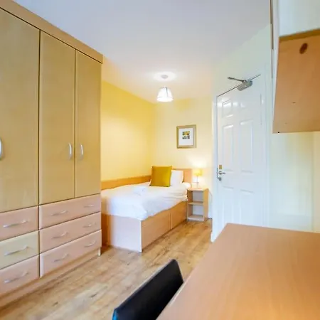 17 - Modern 2br - Sleeps 4 * Galway