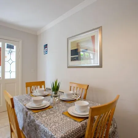 17 - Modern 2br - Sleeps 4 Galway