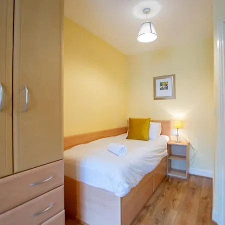 Appartement 17 - Spacious 2 Bed With Parking *
