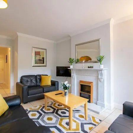 17 - Spacious 2 Bed With Parking