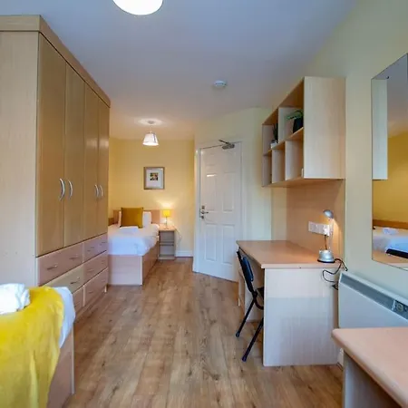 17 - Spacious 2 Bed With Parking