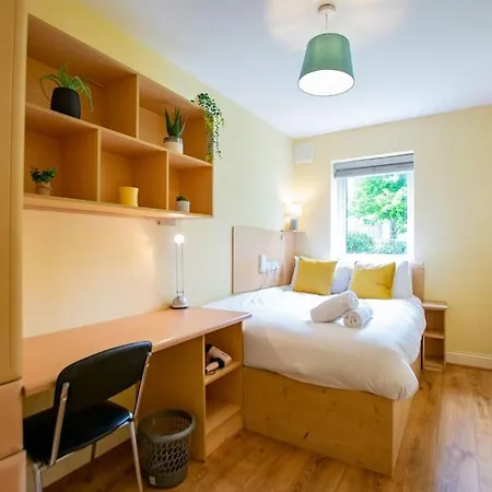 17 - Spacious 2 Bed With Parking Apartman *