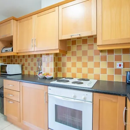 17 - Modern 2br - Sleeps 4 * Galway