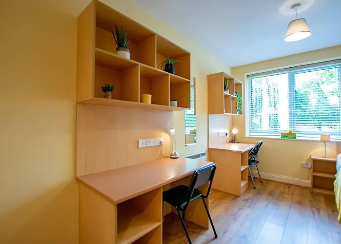 17 - Spacious 2 Bed With Parking 아파트
