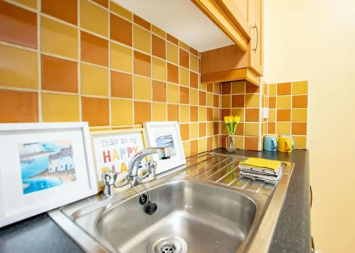 17 - Spacious 2 Bed With Parking 아파트 *