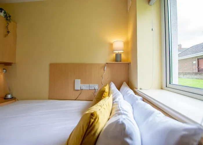 17 - Spacious 2 Bed With Parking 골웨이
