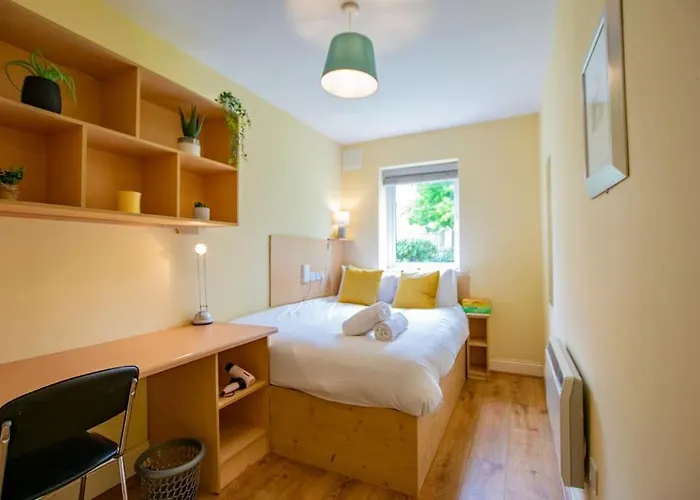 17 - Spacious 2 Bed With Parking 아파트