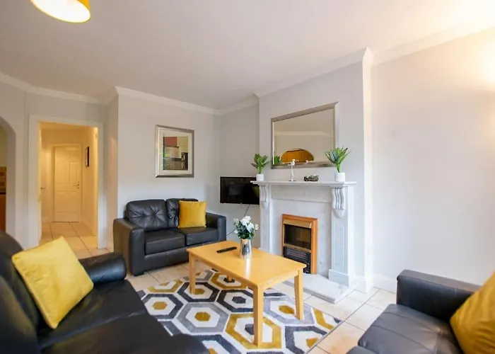 17 - Spacious 2 Bed With Parking