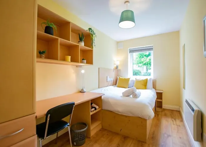 17 - Spacious 2 Bed With Parking 아파트 *
